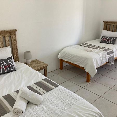 Mangolds Guest House Port Elizabeth Exteriör bild