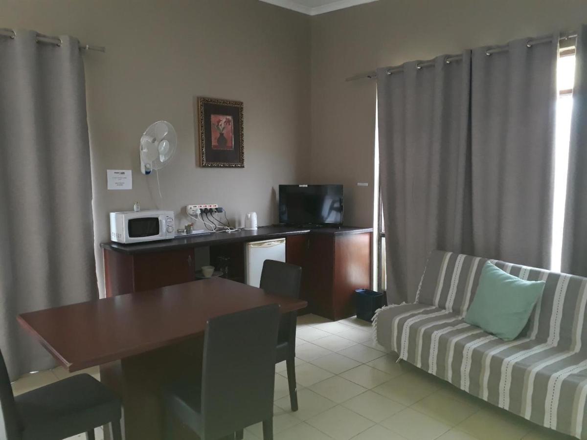Mangolds Guest House Port Elizabeth Exteriör bild